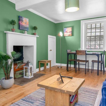 Charming Apartment In The Old Town 爱丁堡 外观 照片